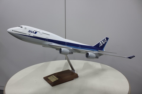 ANA、シートなどオークション出品。国際線ビジネスクラスのモック