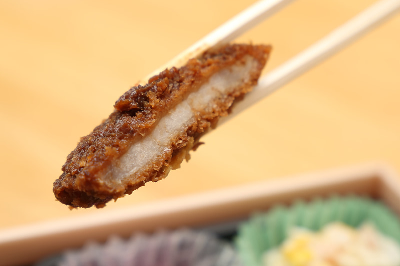 味噌カツは食べ応えと食べやすさがちょうどよいバランスの厚み