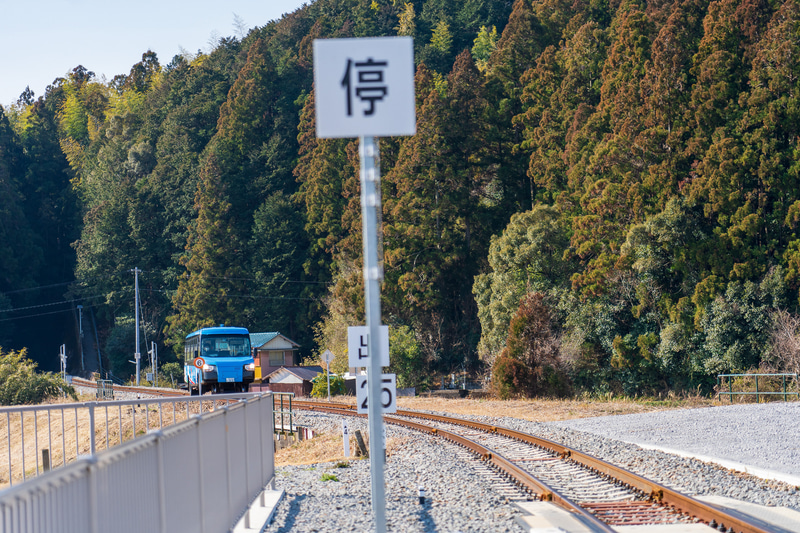 やってきましたDMV。どこからどう見てもバスですわ～！