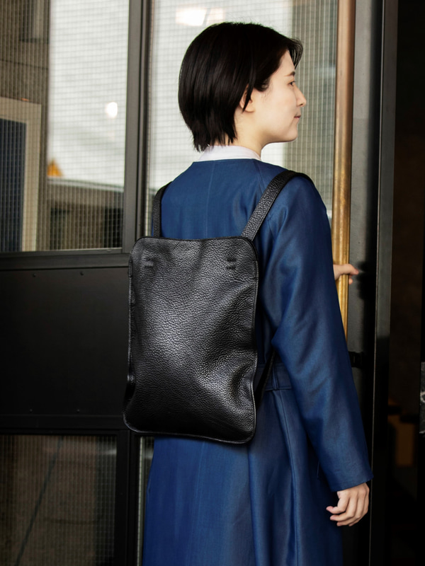 後ろに下ろせばバックパックに