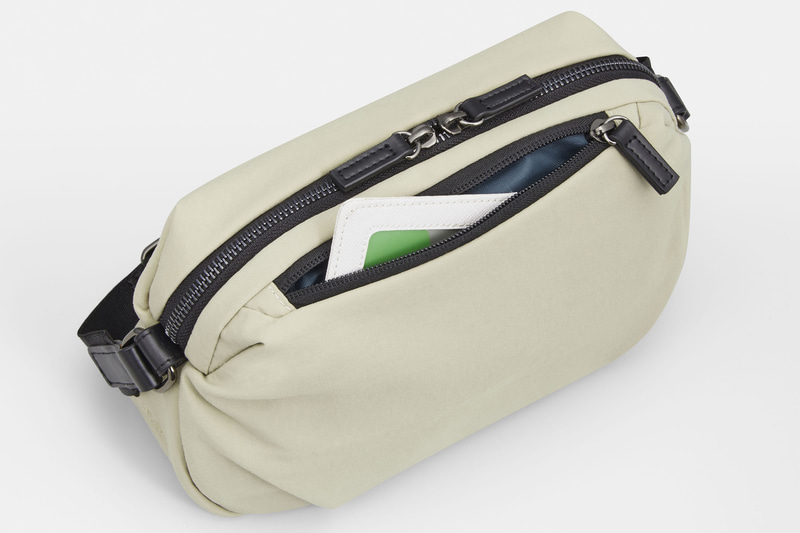 フロントポケット