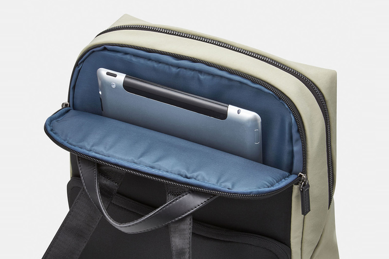 クッション材入りの13.3インチPC収納ぶ