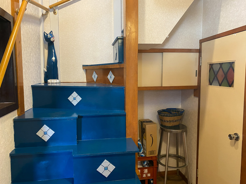 青い階段がとってもかわいくてワクワク