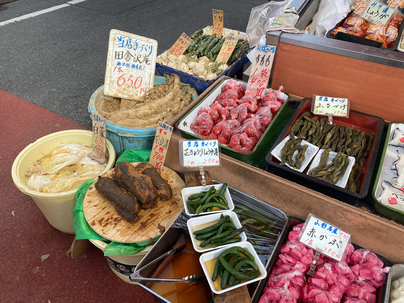 美味しそうな手作りのお漬物に、お惣菜がズラリ！