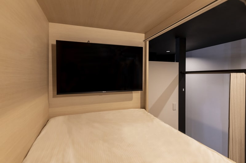 40インチの大画面モニター