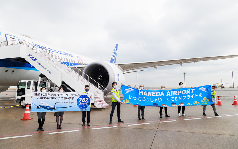 横断幕でお出迎え