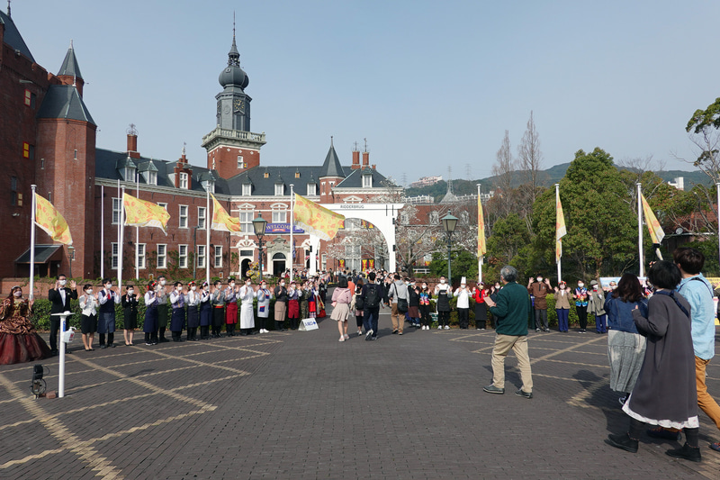 ウェルカムセレモニーは来場者が途切れ途切れになっても約1時間にわたって行なわれた