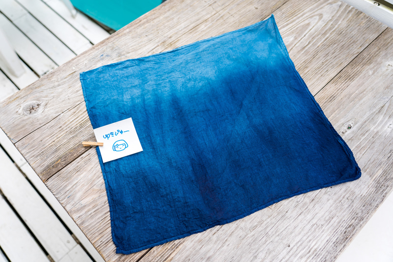 大判ハンカチを染めてきました。イメージは海陽町の美しい海のグラデーションです