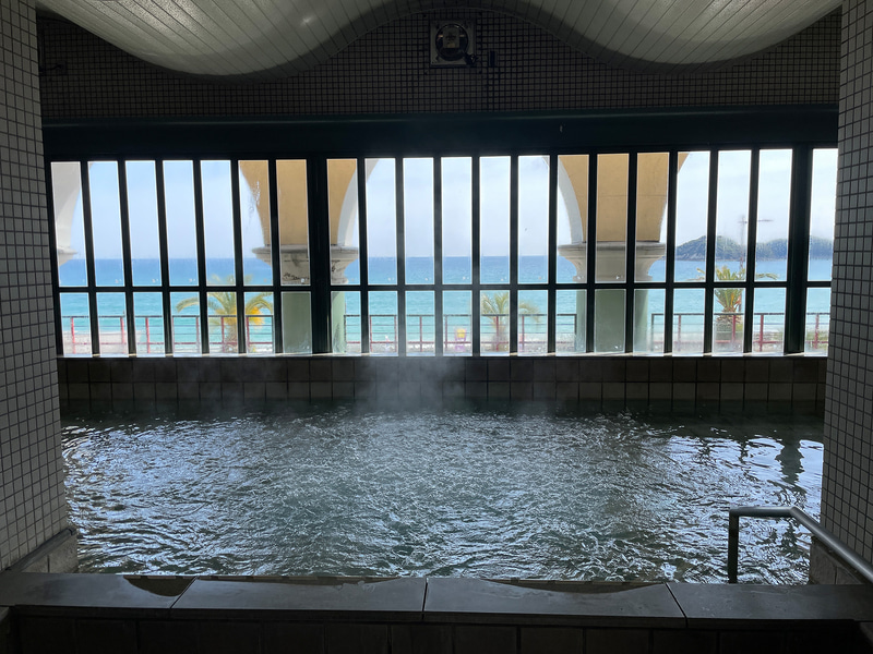 天然温泉「美肌の湯」がとろとろの良泉で最高です（提供：HOTEL RIVIERA ししくい）