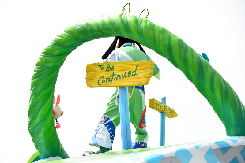 バッグのボードには「To Be Continued」の文字。一体続きはどうなるの!?