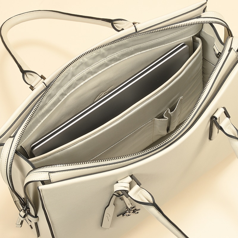 A4 FILEサイズは「PCスリーブ」つき