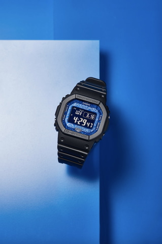 【美品】G-SHOCK ジーショック デジタル スポーツ ブルー ペイズリー G-SHOCKがブルーのペイズリー柄が美しい4モデルをリリース