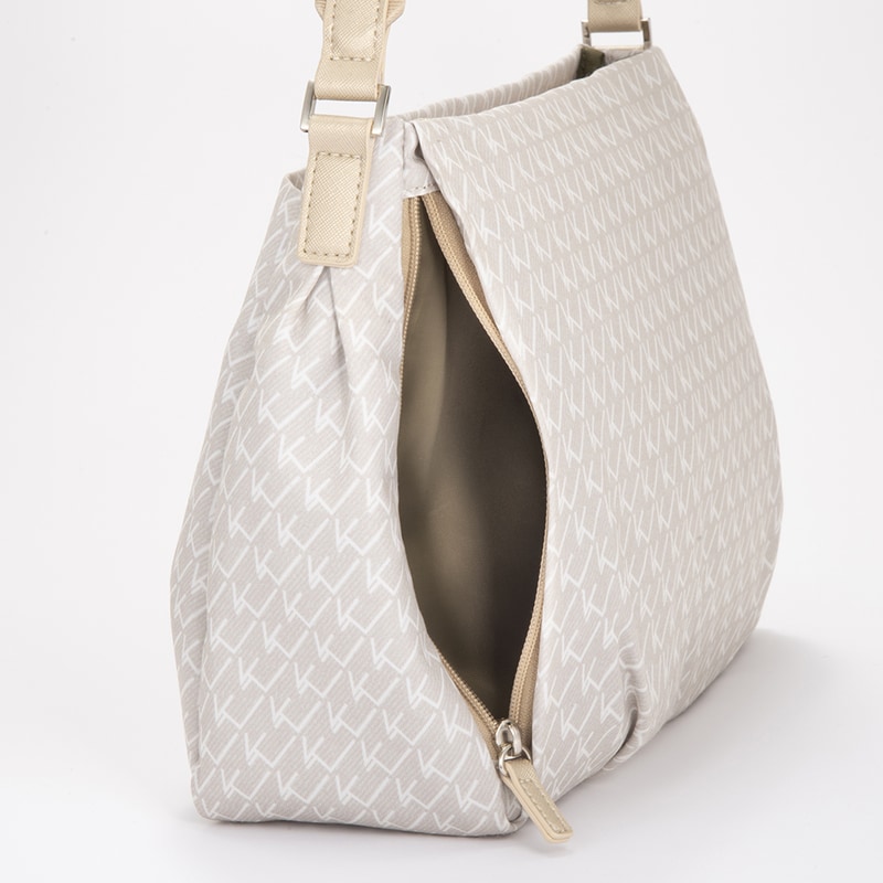 フロントポケット