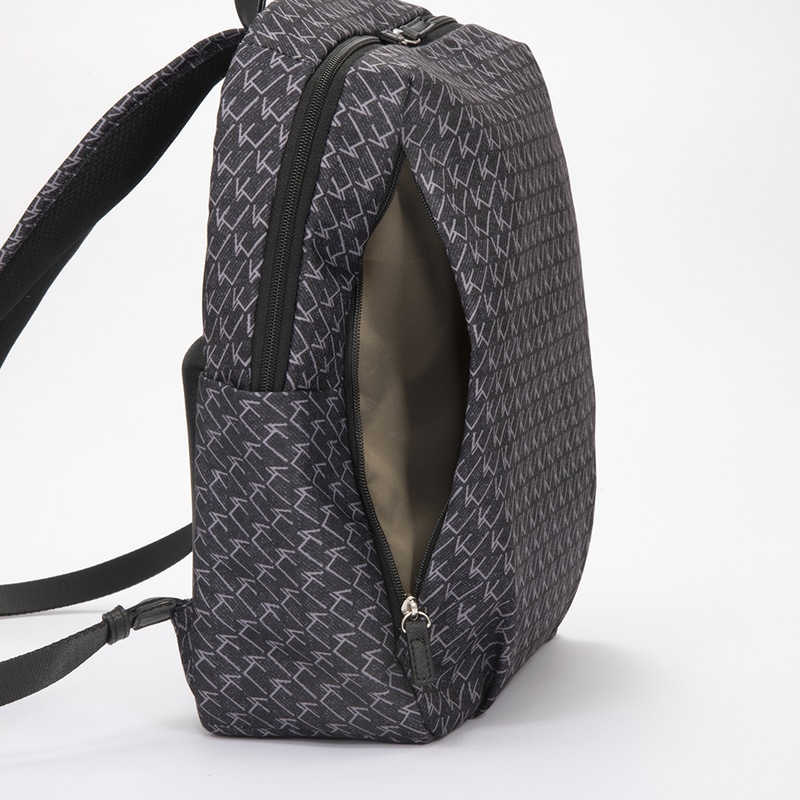 フロントポケット