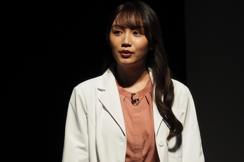 シンガポールでは訪れたい場所を解説する黒木ひかりさん。食やヨガなどの体験にも興味があるとのこと