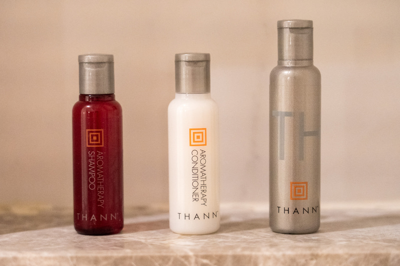 シャンプーやコンディショナーはタイのナチュラルスキンケアブランド「THANN」。香りがいいです