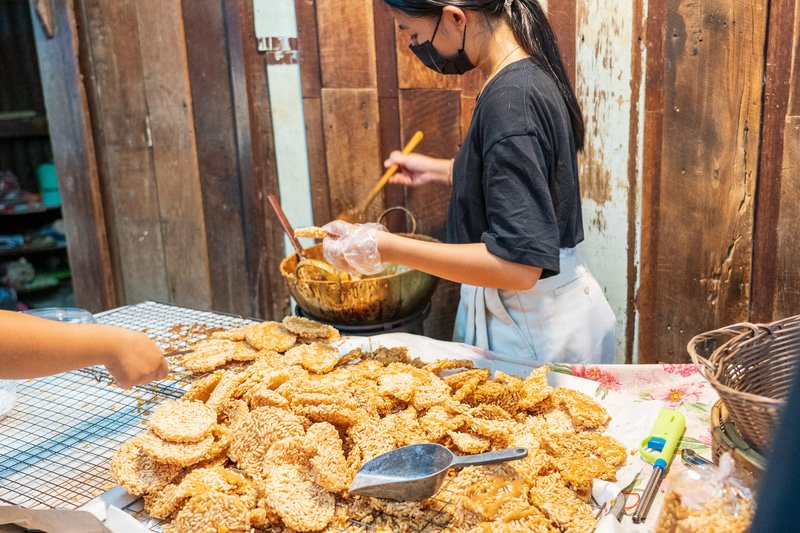 美味しそうなお米の揚げせんべい