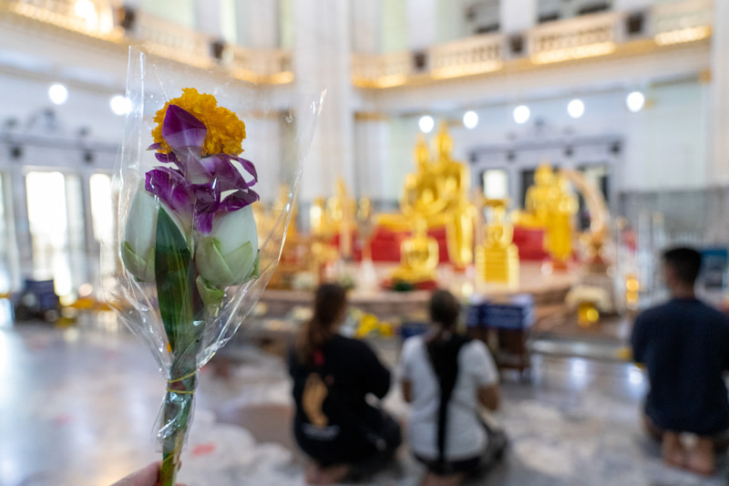 お供え花を買って参拝です