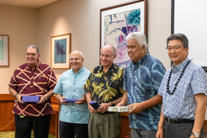 左から、マウイ郡長 マイク・ビクトリーノ氏、ホノルル市長 リック・ブランジャルディ氏、ハワイ郡長 ミッチ・ロス氏、ハワイ・ツーリズム・オーソリティ 局長兼CEO ジョン・デ・フリーズ氏、JATA会長 髙橋広行氏