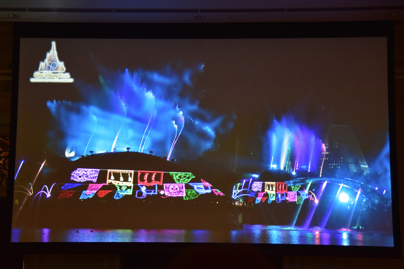 「エプコット」のナイトタイムショー「ハーモニアス」