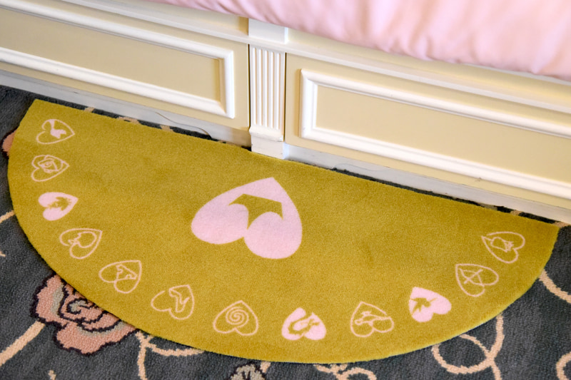 こだわりのフットマット。各プリンセスのモチーフが描かれている