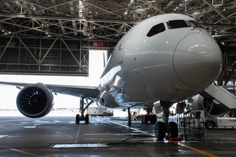 JAL×ZIPAIRの787-8が就航10周年で初コラボ。安全運航のために「機愛で