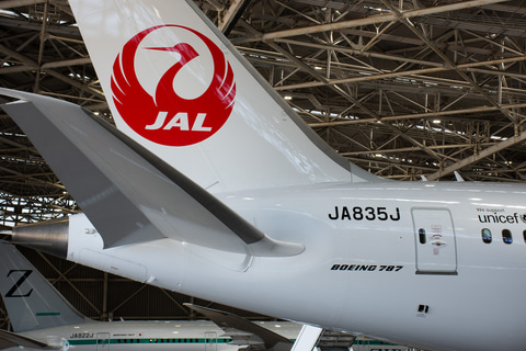 JAL×ZIPAIRの787-8が就航10周年で初コラボ。安全運航のために「機愛で