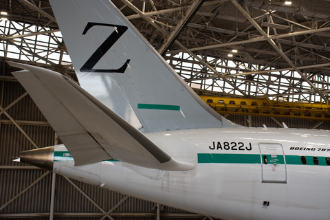 JAL×ZIPAIRの787-8が就航10周年で初コラボ。安全運航のために「機愛で