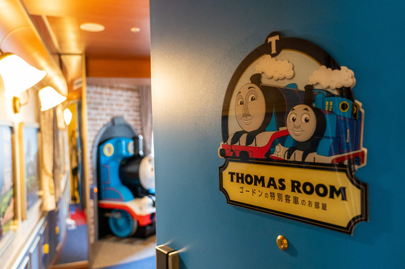 トーマス好きのお子さん達がこのドアを開ける瞬間を想像すると胸が熱くなってしまいました