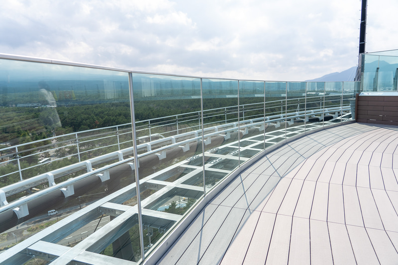 「FUJIYAMA」は画面右から左手前に向かって走ってきます