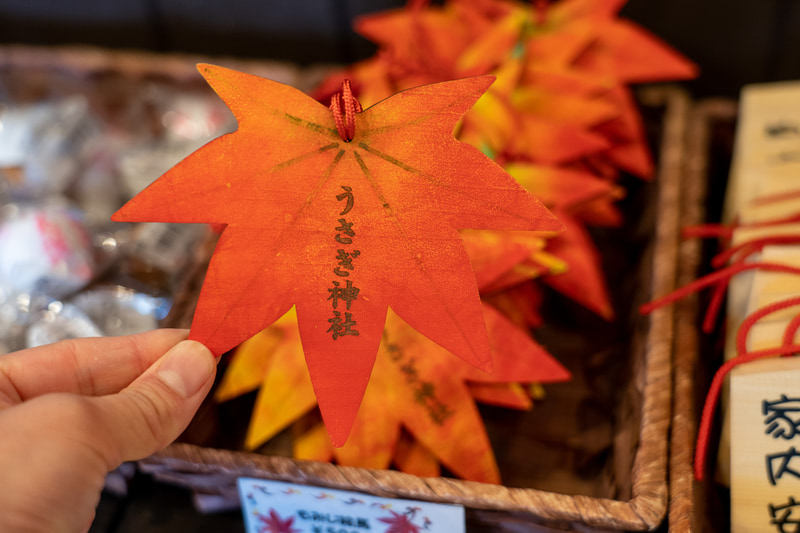 もみじ形の絵馬は間伐材を使用。これもSDGsの取り組みの1つ