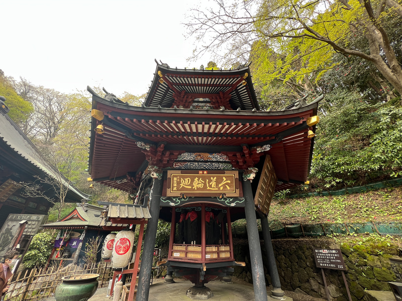 内部にある回転する地蔵尊は非常にめずらしいそう