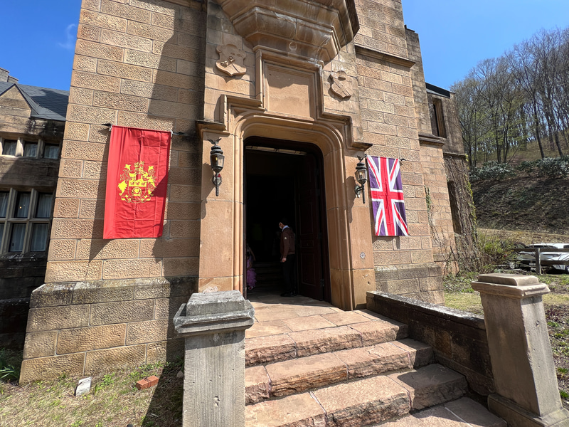 本物のお城ならではの威厳のある入り口