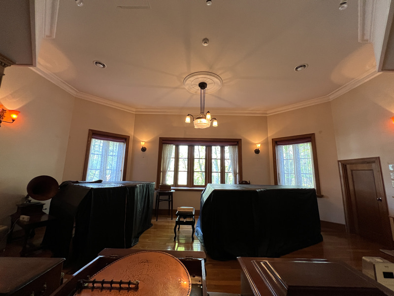 豪華過ぎる夢二ホールのピアノたち