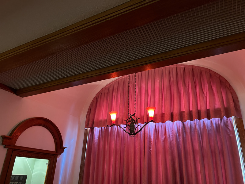 感染予防のため現在は休業中の喫茶室「港屋サロン」、それでも雰囲気抜群