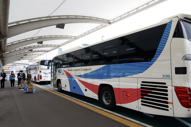 成田空港交通のバスで、制限区域内に移動する