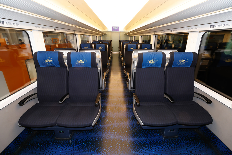 「KENTY SKYLINER」の車内。車内放送も専用仕様になっている