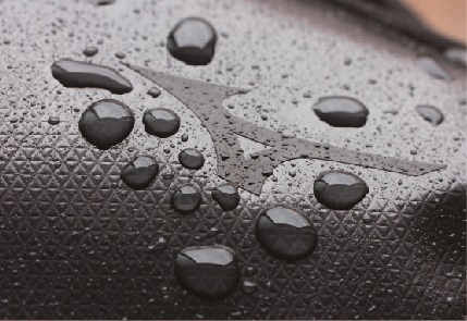 急な雨でも安心感のある撥水素材