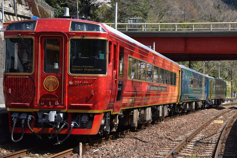 大歩危から琴平へ、観光列車「四国まんなか千年ものがたり」で桜と途中下車の旅へ出発！