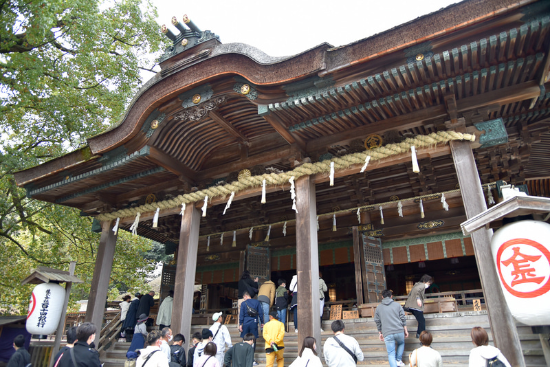 到着時のしあわせ度はMAX。「御本宮」で参拝＆展望台で景色を眺めてひとやすみ