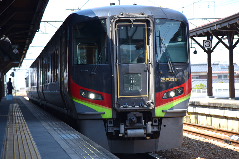 特急「南風」に乗車し約50分かけて大歩危を目指す