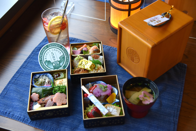 ランチで提供されるのは日本料理「味匠藤本」が手がける「桃江柳緑 春の遊山」