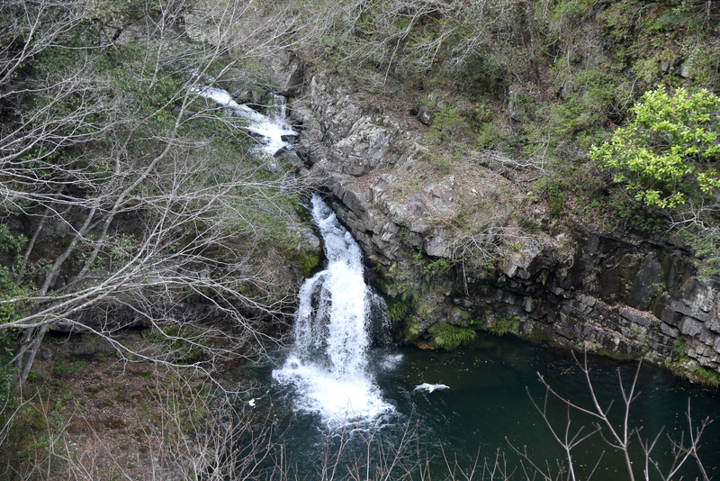 スイッチバックの際にだけ見ることができる滝