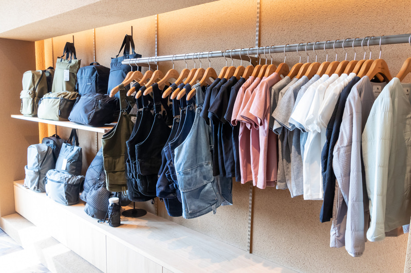 アパレルは子供から大人までファミリー向け用品をラインアップ