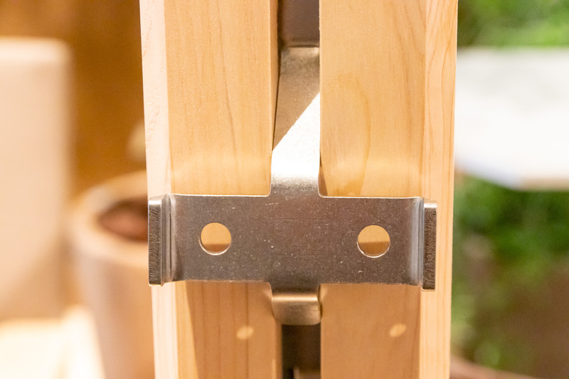 ユニットをそのまま支柱の方に軽く押し込み固定する