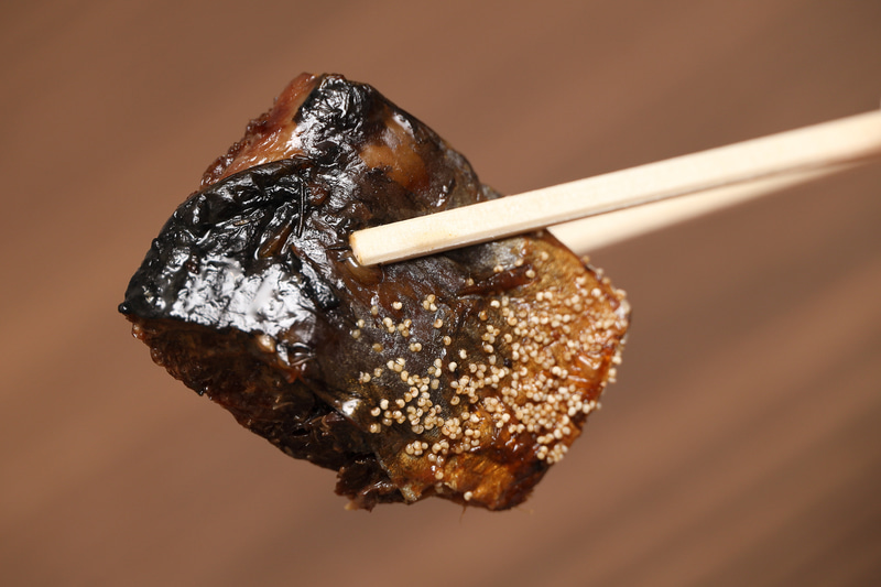 濃い味でやわらかい甘露煮と淡白な味付けと硬めの食感の数の子の組み合わせが楽しい