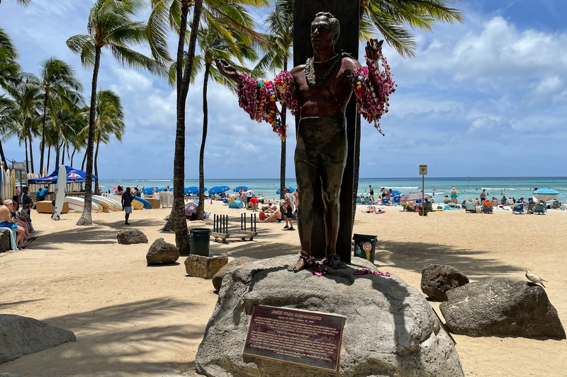 ビーチ付近はほどよい混雑、という印象。日本人が以前の連休中のように訪れていたら、もっと混み合っていたはず