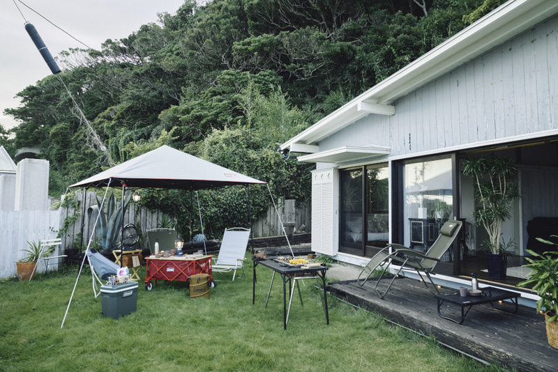 コールマンからコンパクトに収納できるシェード