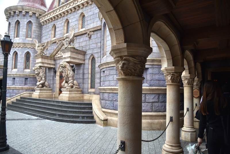 「東京ディズニーリゾート・バケーションパッケージ」と同じ通路を使ってアトラクション内へ