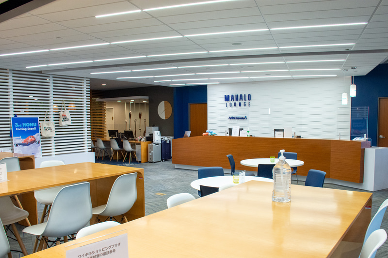 施設内にはソファ、カウンター、テーブルなどさまざまな着席スペースを用意している